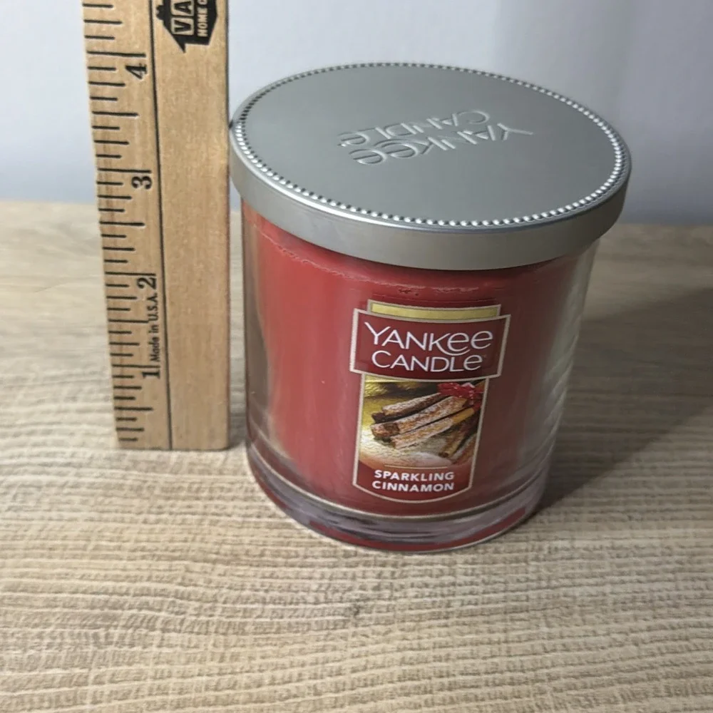 Yankee Candle Glass Tumbler Sparkling Cinnamon‎ Candle One Wick 7 oz New